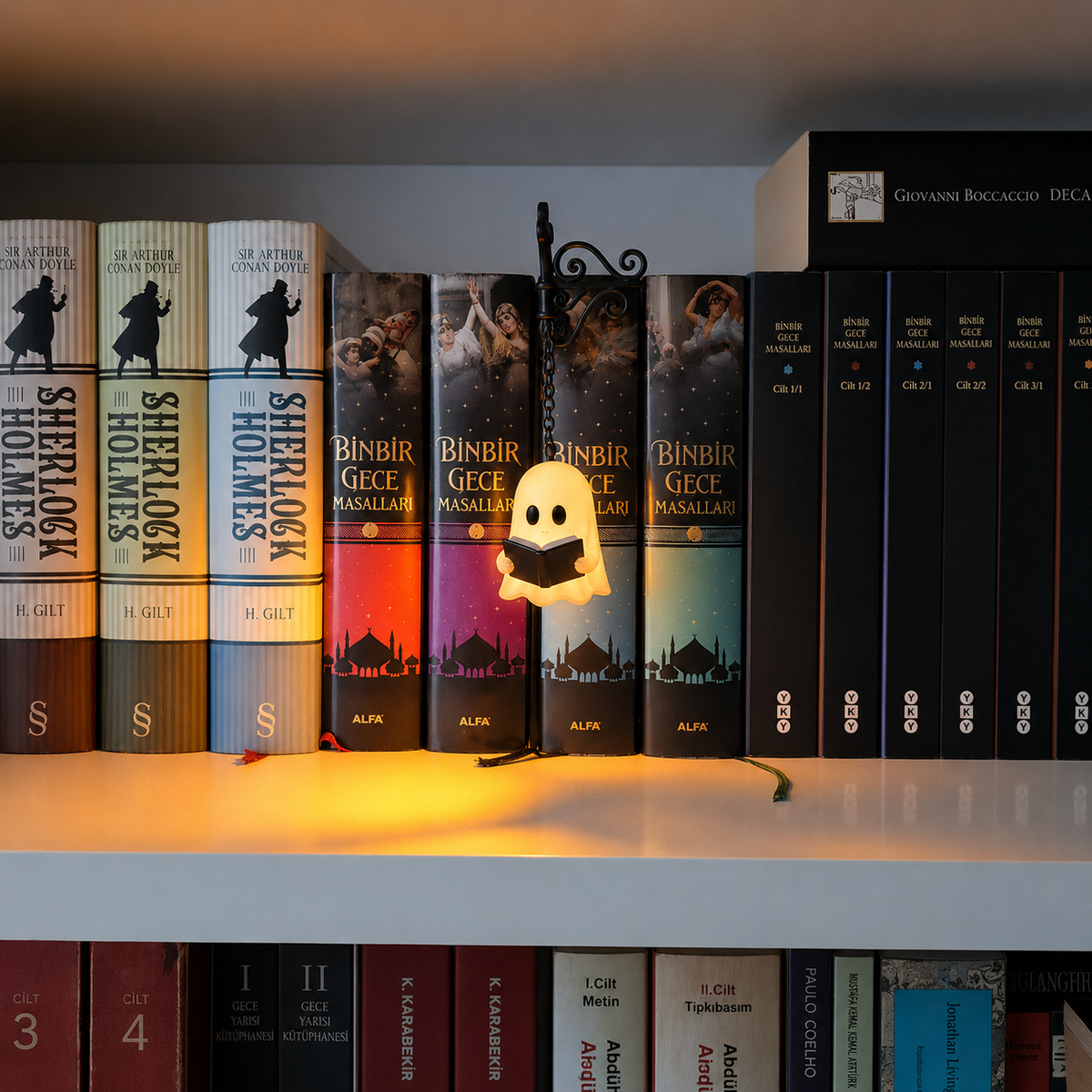 Turbo Cables – Cozy Halloween Bookshelf Lantern